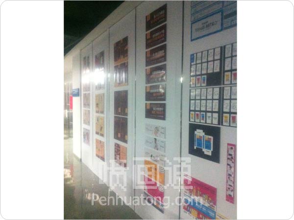 深圳喷绘喷画通-为及时沟通广告公司制作安装照片展览墙